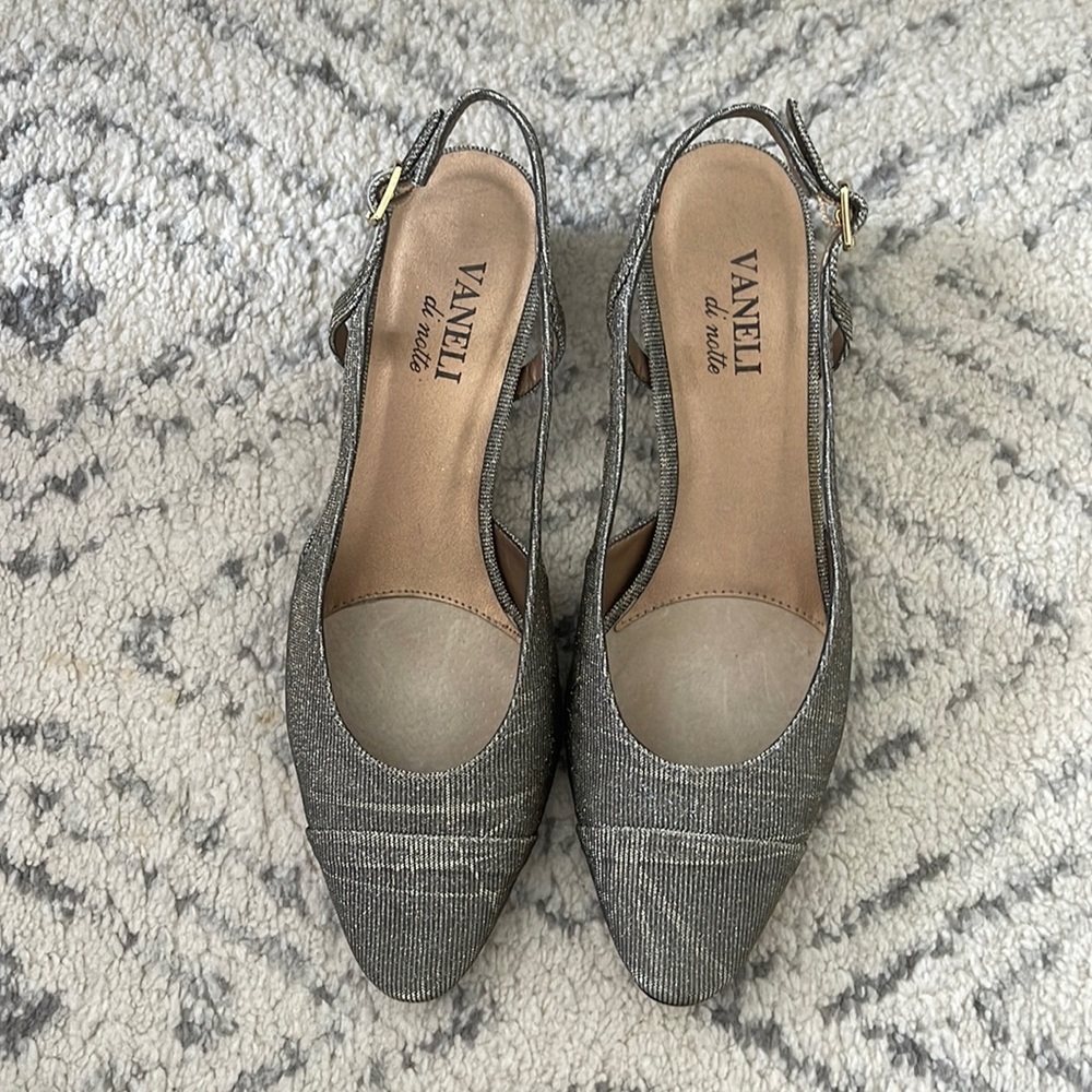 Brand new Vaneli pumps